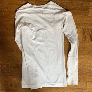 Lululemon white shirt sleeve